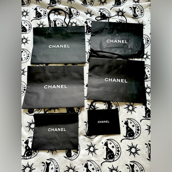 6 Chanel Paper Bags - Picture 1 of 3